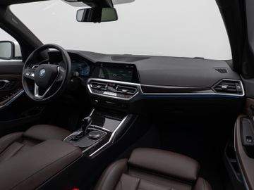 Fahrzeugabbildung BMW 320e 360°Laser DAB HiFi WLAN Komfort Alarm Sport