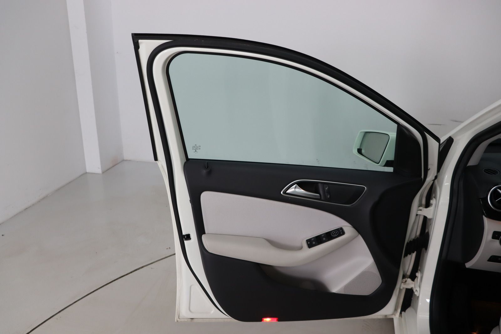 Fahrzeugabbildung Mercedes-Benz B 180 BlueEFFICIENCY * Bi-Xenon * Navi * SHZ *