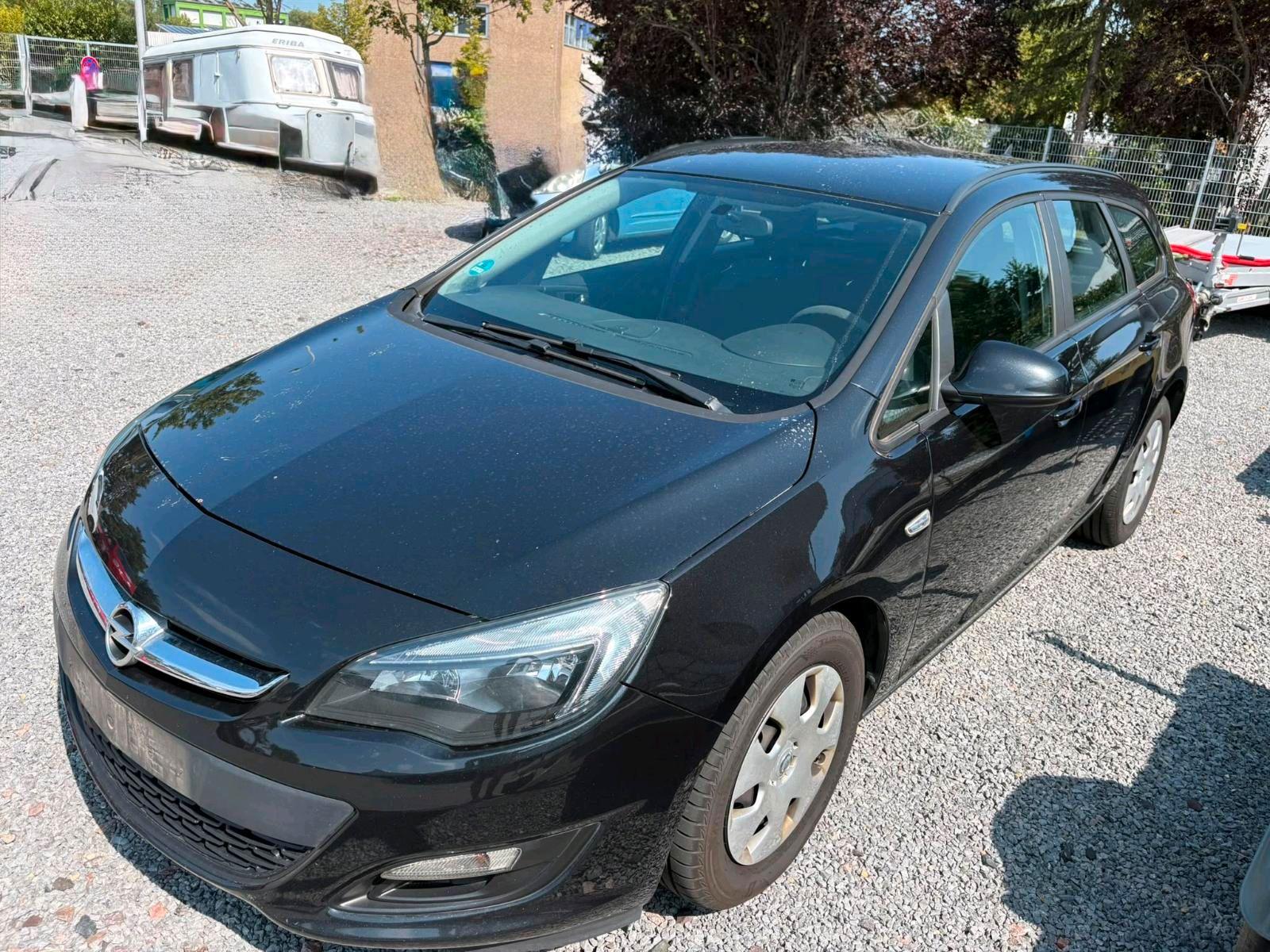 Opel Astra 2013 — photo 9