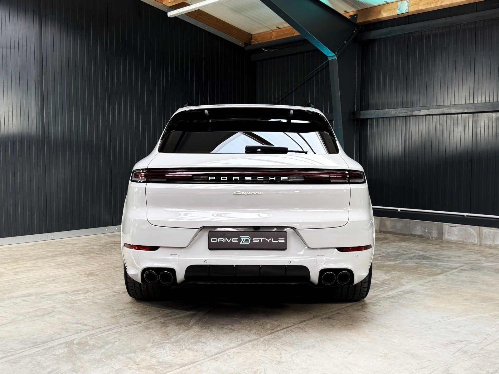 Fahrzeugabbildung Porsche Cayenne E-Hybrid + Vollaust. + Approved +Panoram