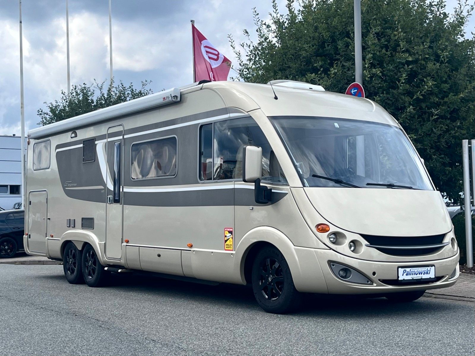 Fahrzeugabbildung Bürstner Elegance I 821 - Hubstützen, Solar, TV, Alde