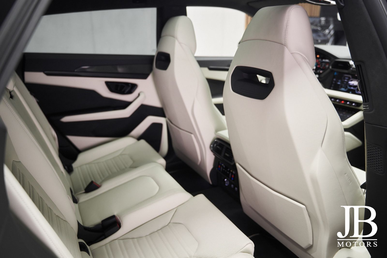 Fahrzeugabbildung Lamborghini Urus SE Panorama 3D B&O Carbon 23 Zoll