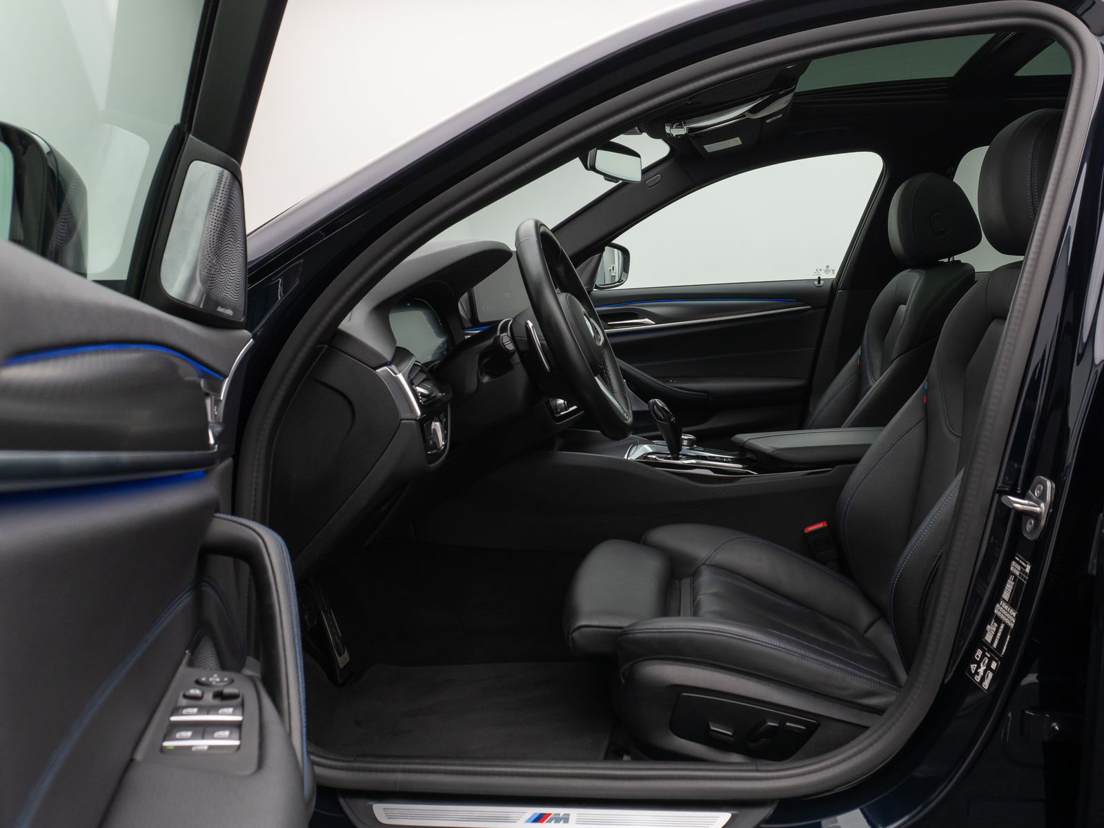 Fahrzeugabbildung BMW 540d xD M Sport Panorama DAB B&W Fernlichtassist