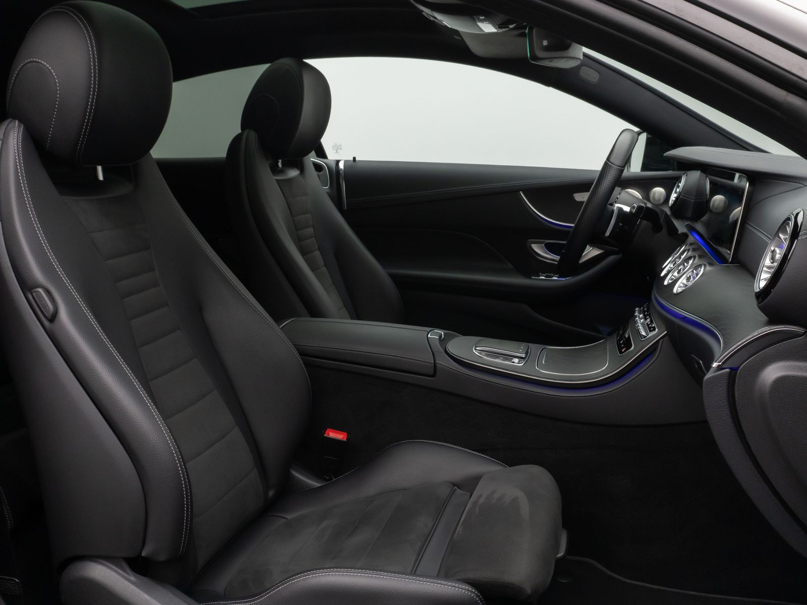 Fahrzeugabbildung Mercedes-Benz E300d Coupe 4Matic AMG Panorama Kamera LED