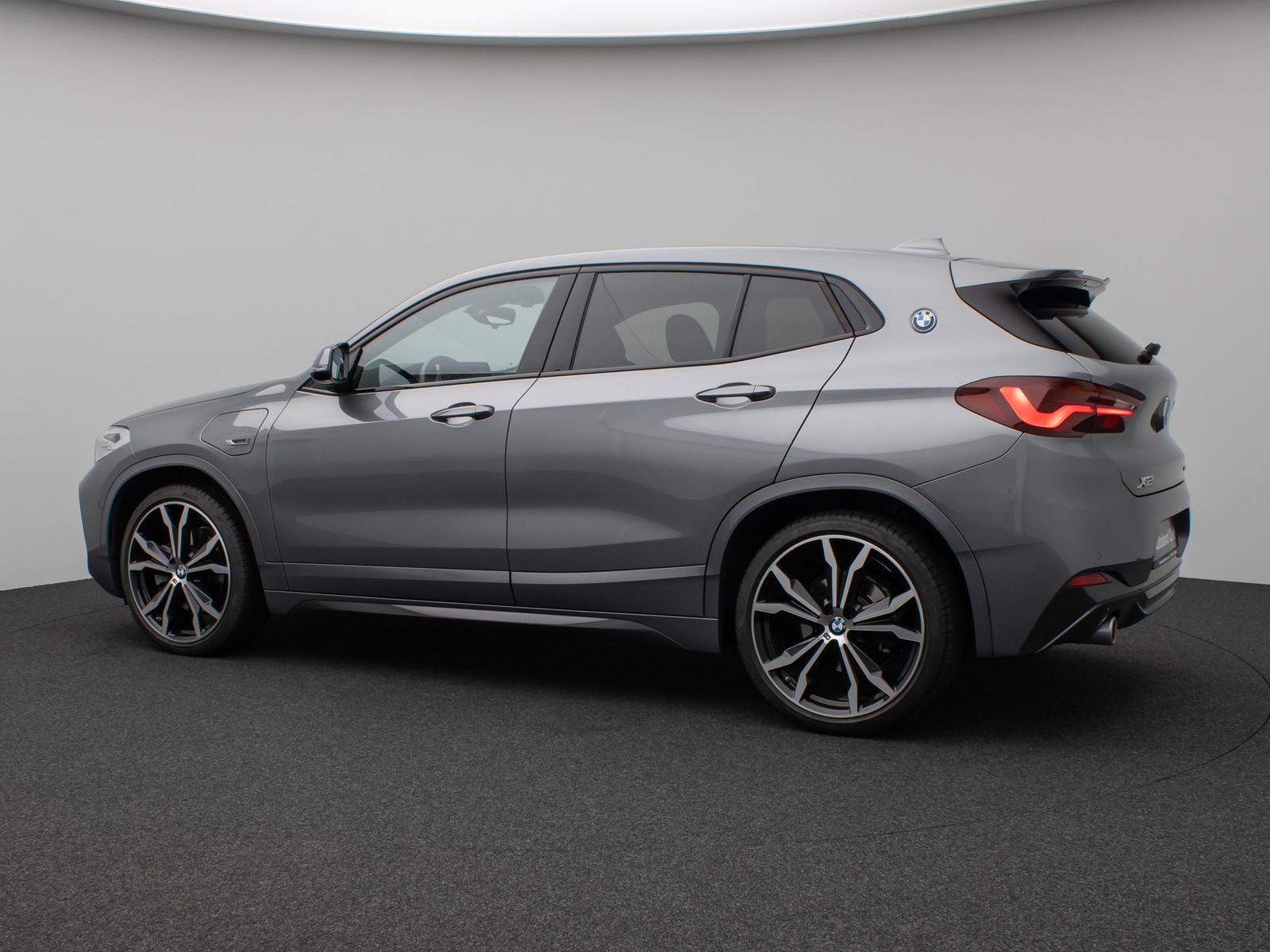 Fahrzeugabbildung BMW X2 xD25e M Sport HUD DAB HiFi LED Alarm 20Zoll