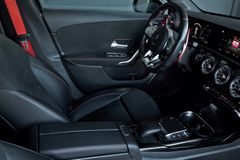 MERCEDES-BENZ A 35 AMG 4M Limousine*Keyless*Spur*SHZ*19"AMG*