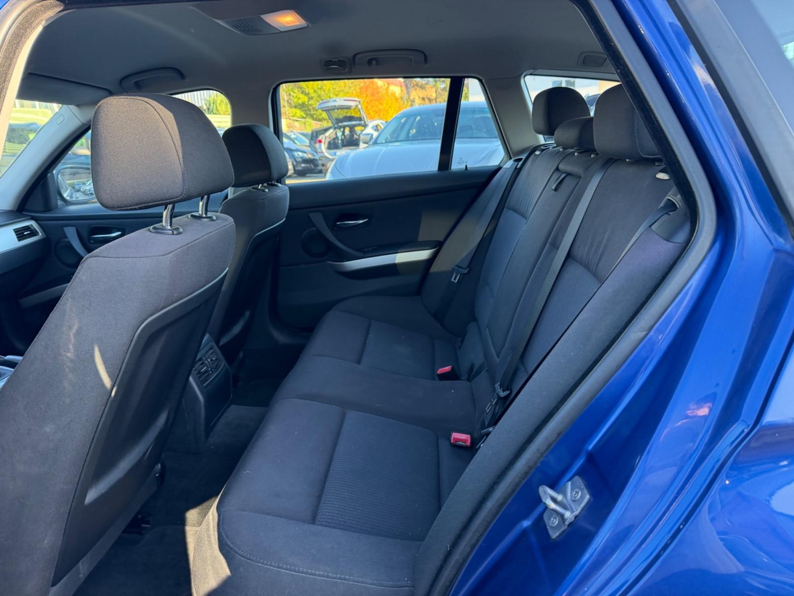 BMW 318 2010 — photo 7