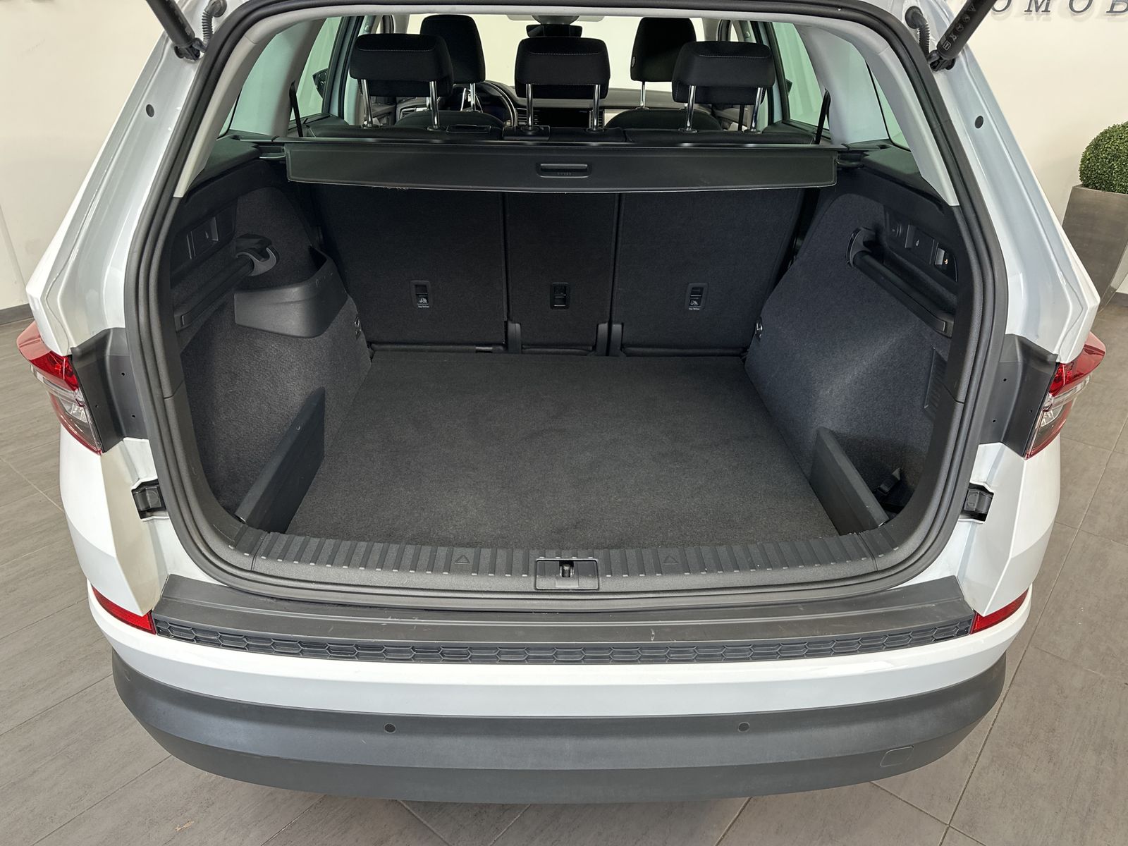 Fahrzeugabbildung SKODA Kodiaq 2.0 TDI DSG Tour 4x4 NAV+LED+AHK+360°+VC