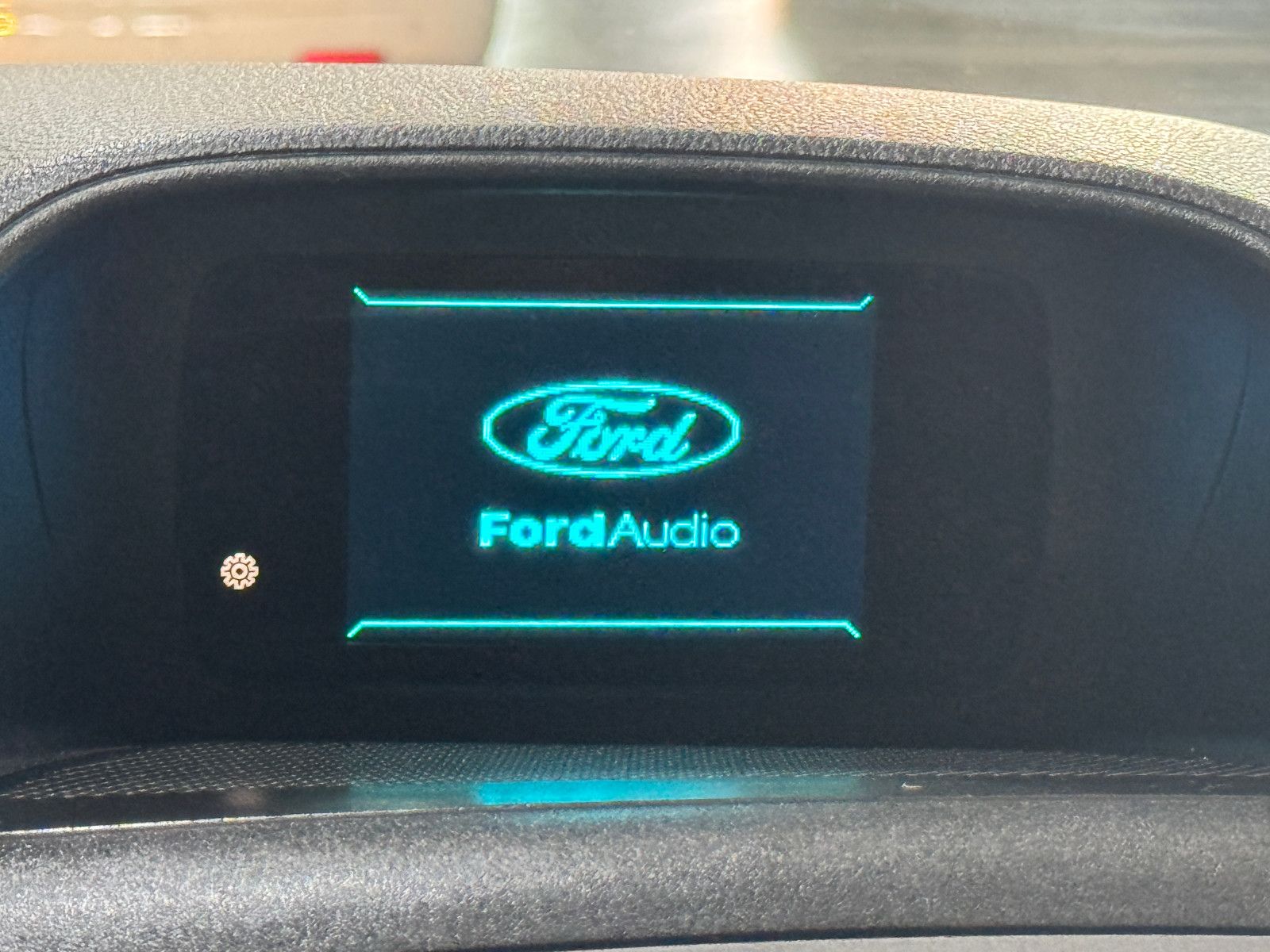 Fahrzeugabbildung Ford TOURNEO CUSTOM 2.2 TDCI WESTFALIA EUROLINE STHD