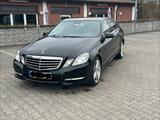 Mercedes-Benz E 220 CDI - Mercedes-Benz E 220 aus 2012 mit Diesel-Antrieb: Limousine