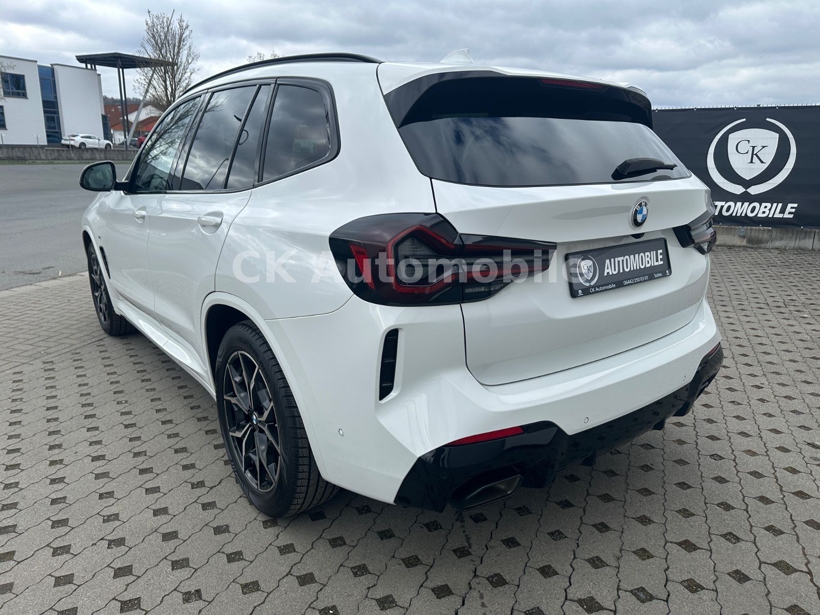 Fahrzeugabbildung BMW X3 xDrive30 i M-Sport/Shadow-Line/Navi/Kam./LED