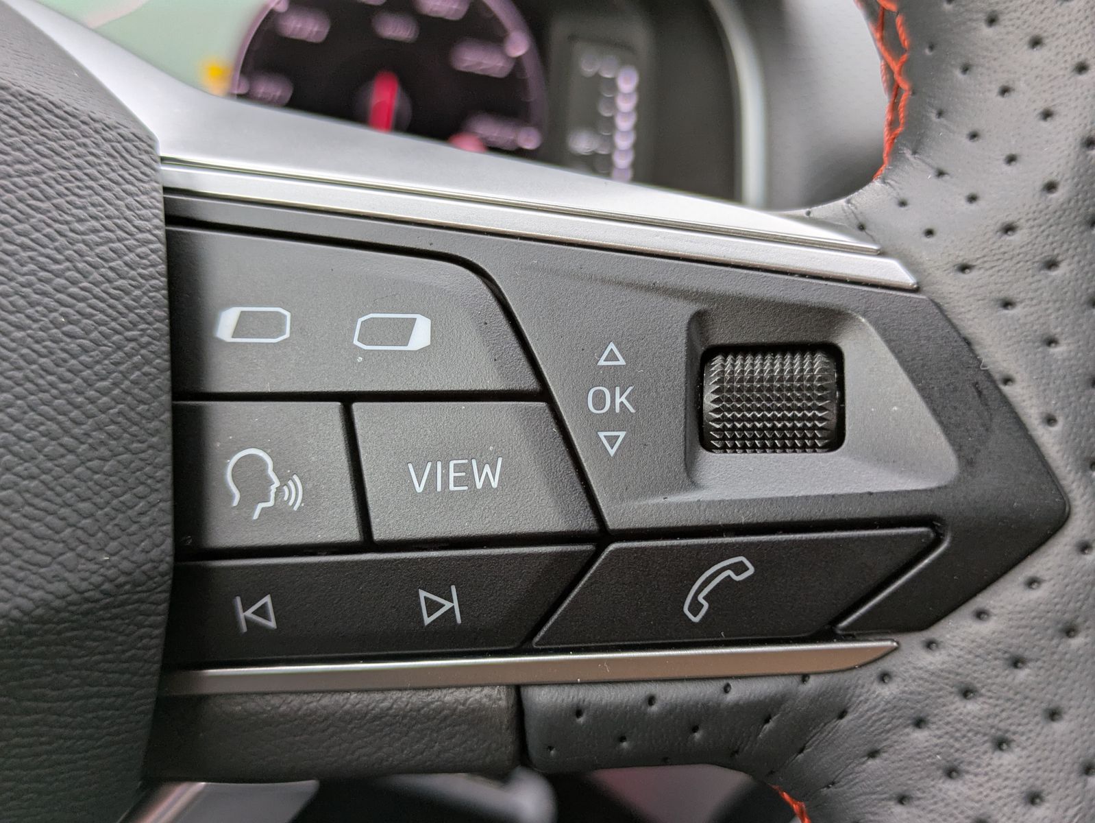 Fahrzeugabbildung SEAT Arona 1.5 TSI FR DSG AHK*ACC*LED*APP*DAB*KAMERA