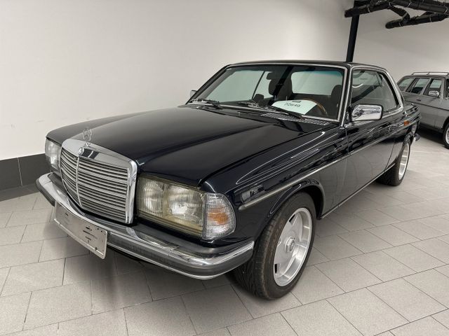 Mercedes-Benz 230CE KLassiker in Jahreswagenzustand Oldtimer