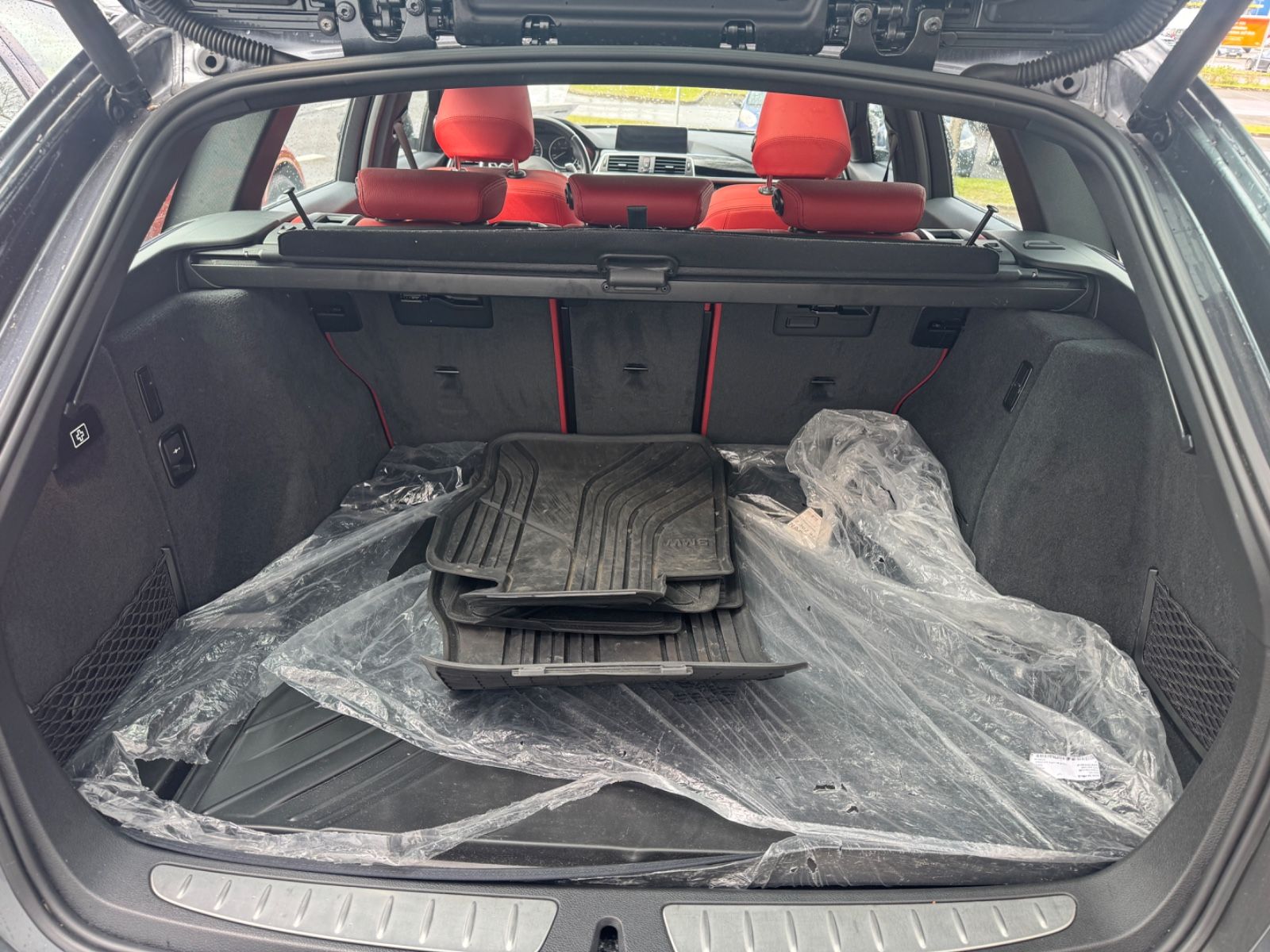 Fahrzeugabbildung BMW 330 xDrive Sport Line Panorama+HUD+erst 37500km