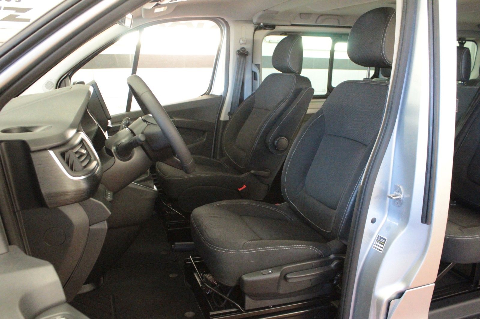 Fahrzeugabbildung Renault Trafic Blue dCi 150 EDC Evo*Automatik*8-Sitzer*