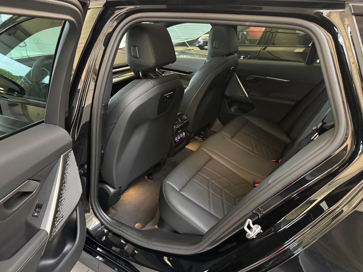 BMW 520 i MSPORT HEADUP+ANHÄNG.KUPPL.+STANDHZ.+PANO+