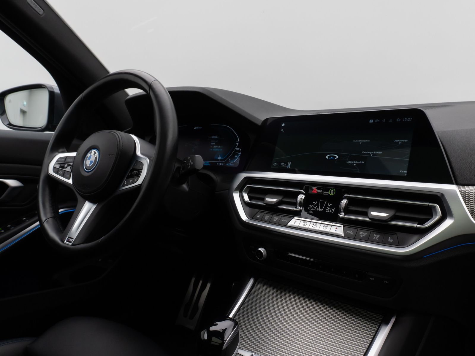 Fahrzeugabbildung BMW 330e M Sport Panorama Kamera Laser HUD DAB HiFi