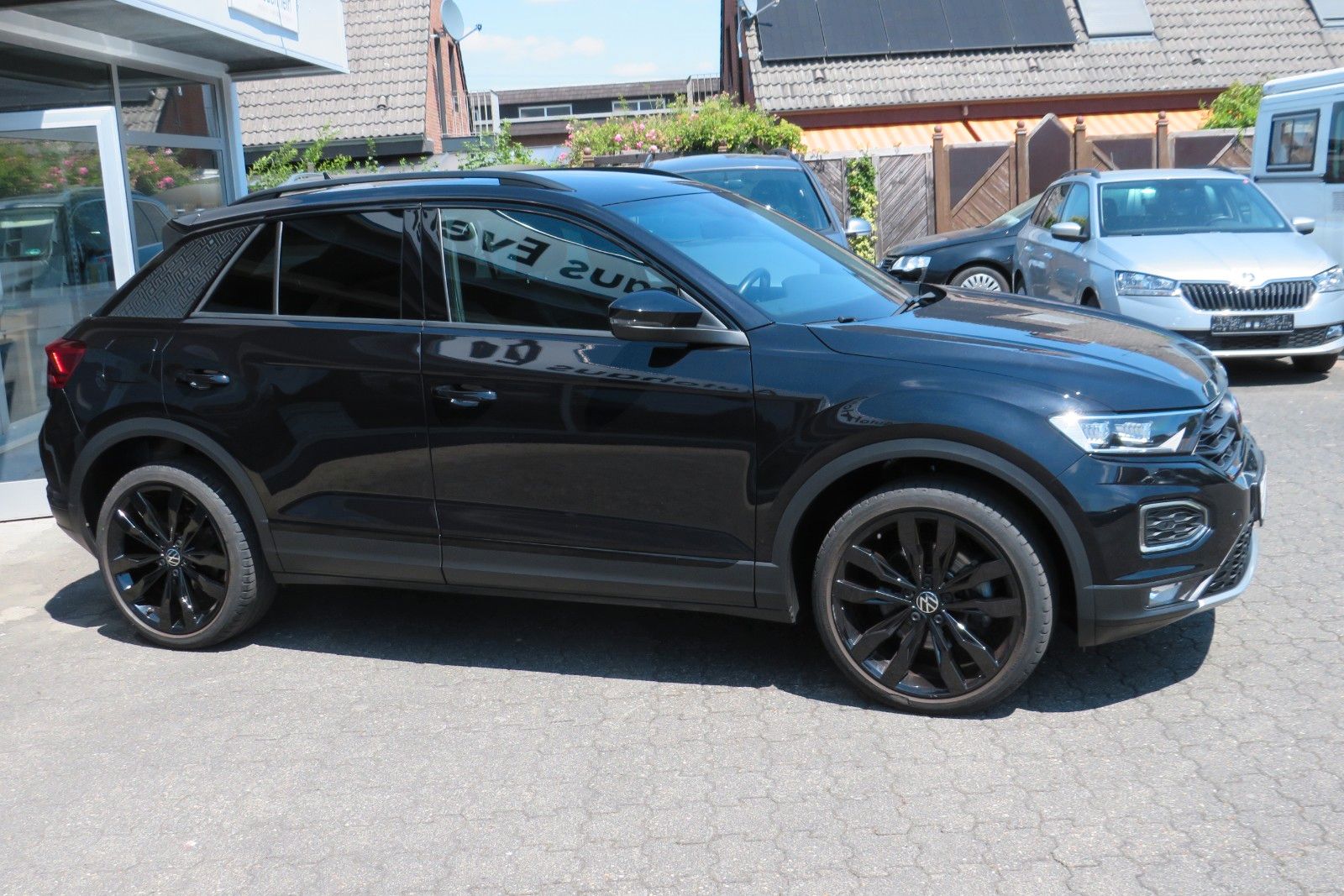 Fahrzeugabbildung Volkswagen T-Roc R-Line Sport DSG LED PDC NAVI 19`BLACK 1.H