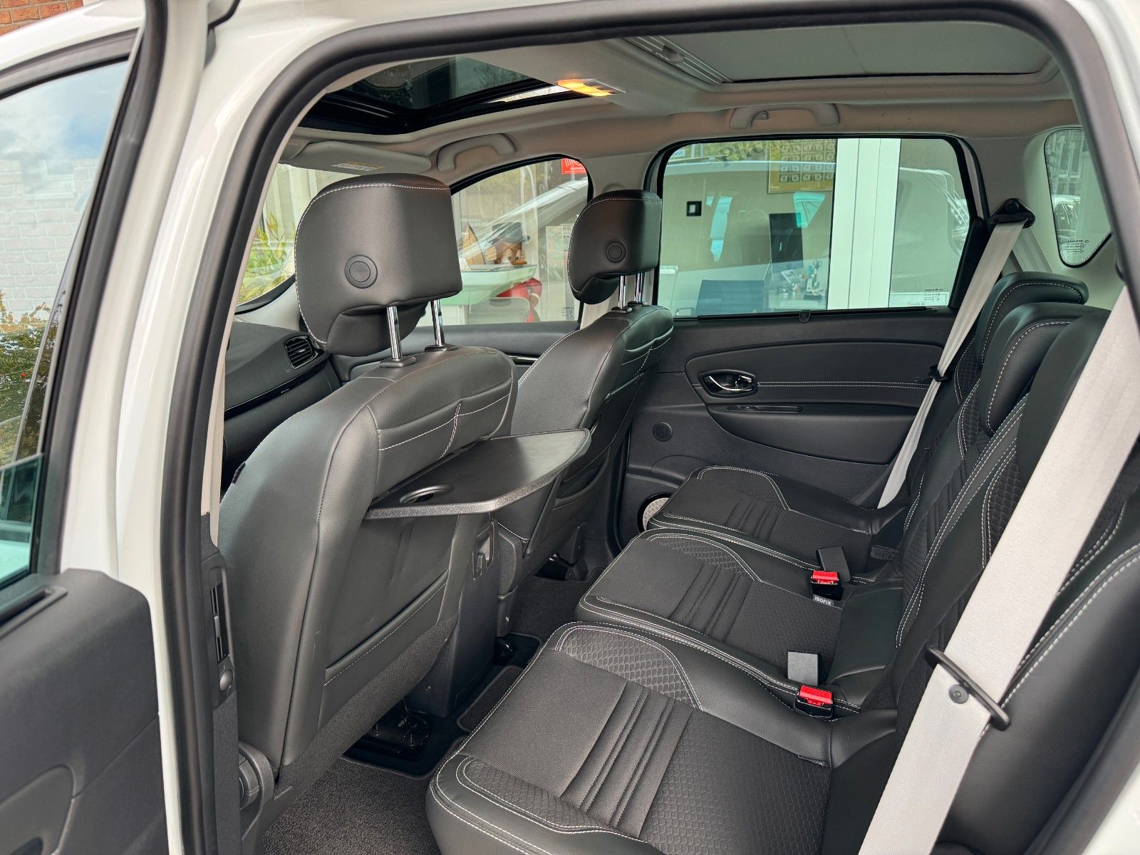 Fahrzeugabbildung Renault Scenic III BOSE Edition Autom. Navi/Panorama