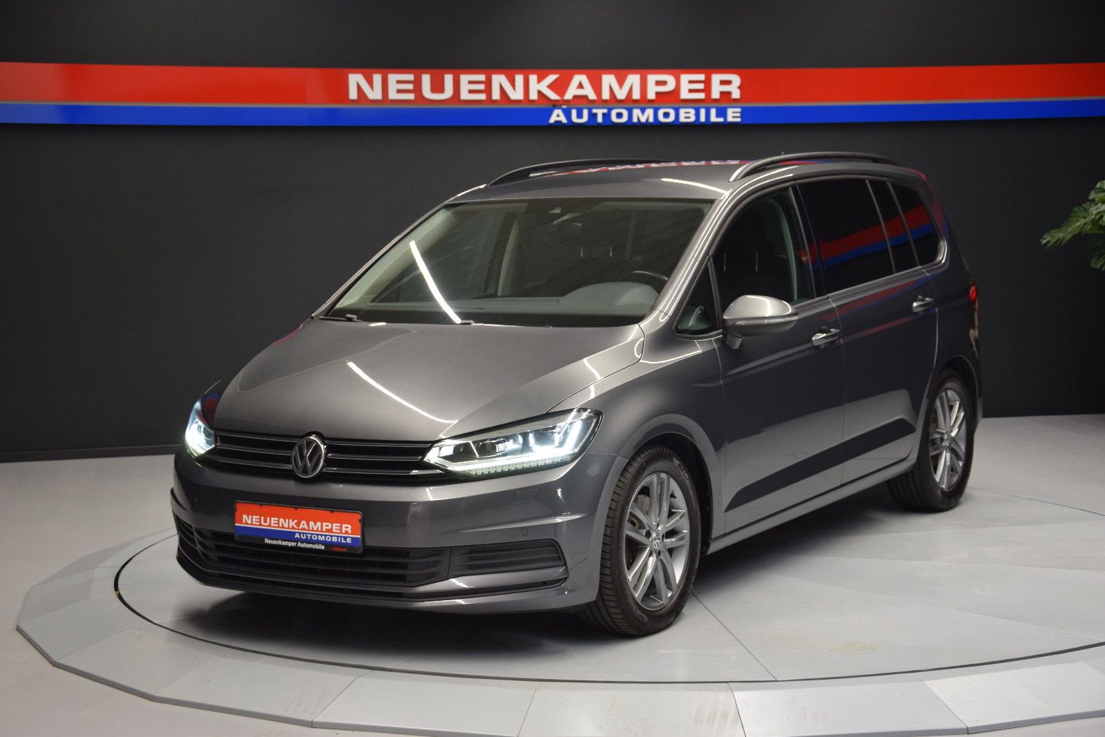 Fahrzeugabbildung Volkswagen Touran Comfortline 7-Sitzer Massage LED Kamera