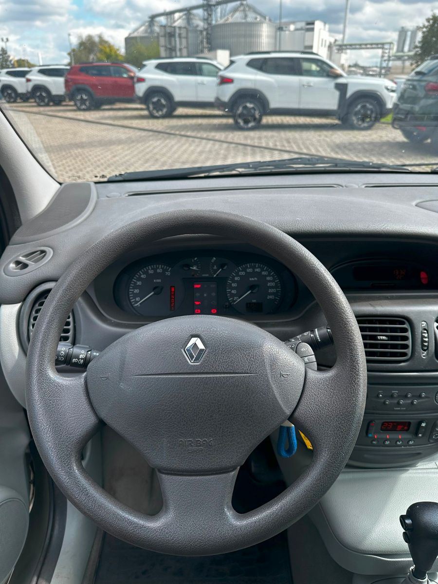 Fahrzeugabbildung Renault Scenic