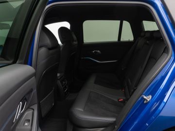 Fahrzeugabbildung BMW 330e Tour M Sport Komfortzugang Kamera 18"M LMR