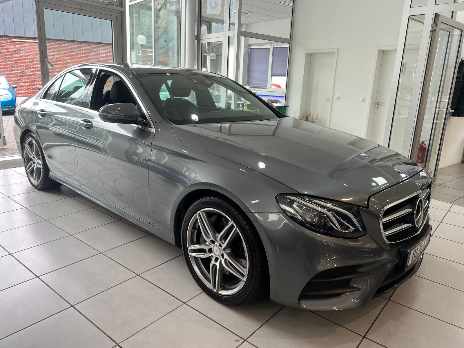 Fahrzeugabbildung Mercedes-Benz E 350 AMG LINE * Widescreen * Ahk *