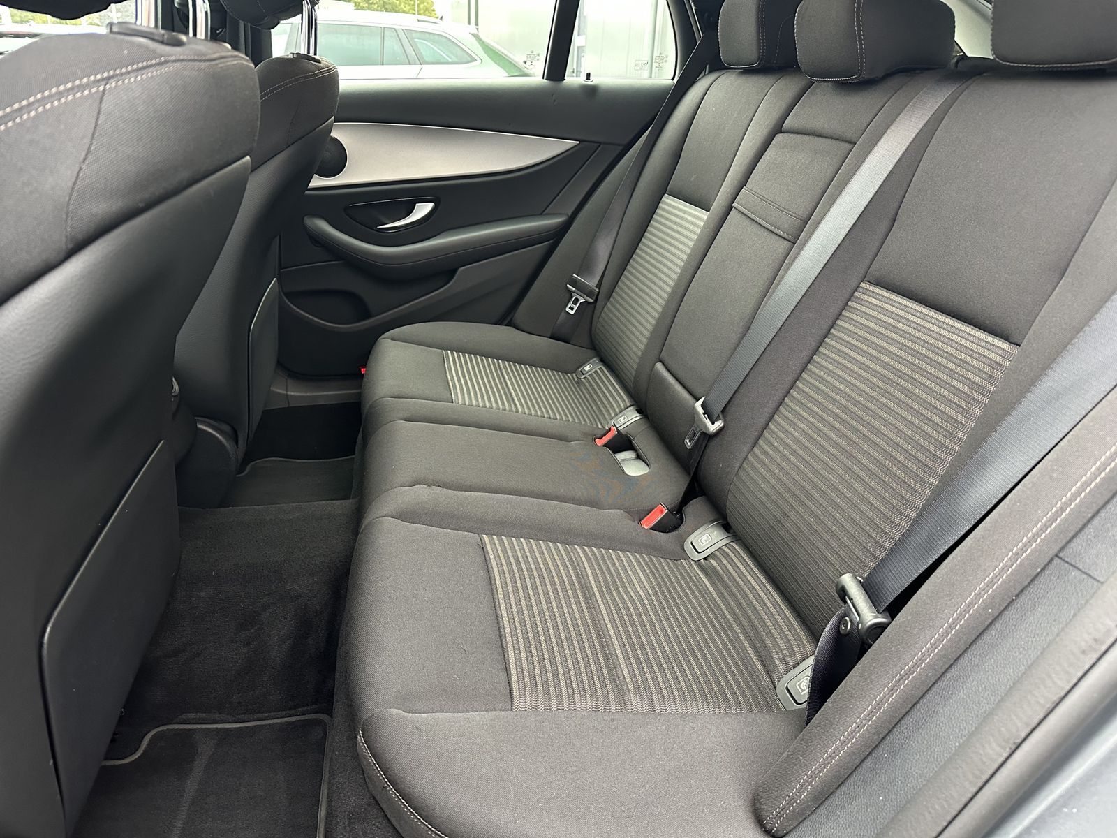 Fahrzeugabbildung Mercedes-Benz E 200d T Avantgarde NAV+LED+AHK+KAM+WIDE+CARPLAY