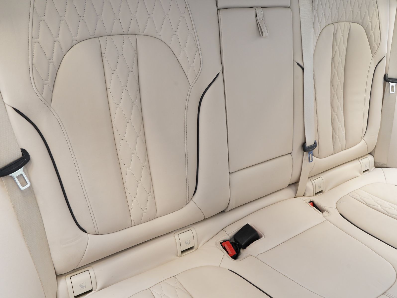 Fahrzeugabbildung BMW X5 xDrive 45 e INDIVIDUAL/MERINO/GESTIK/360°/AHK