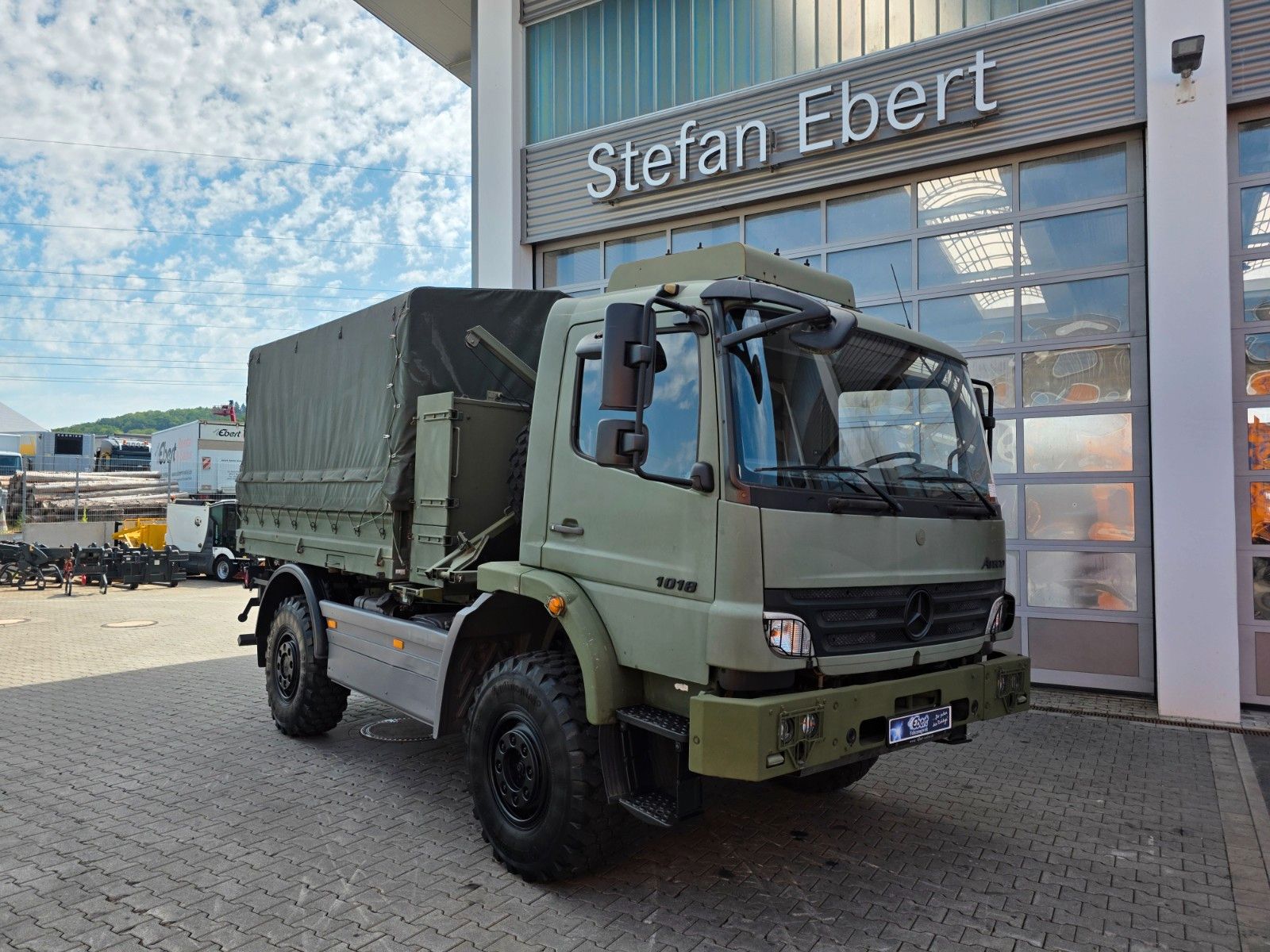 Fahrzeugabbildung Mercedes-Benz Atego 1018 A 4x4 Pritsche Plane mehrfach vorh.