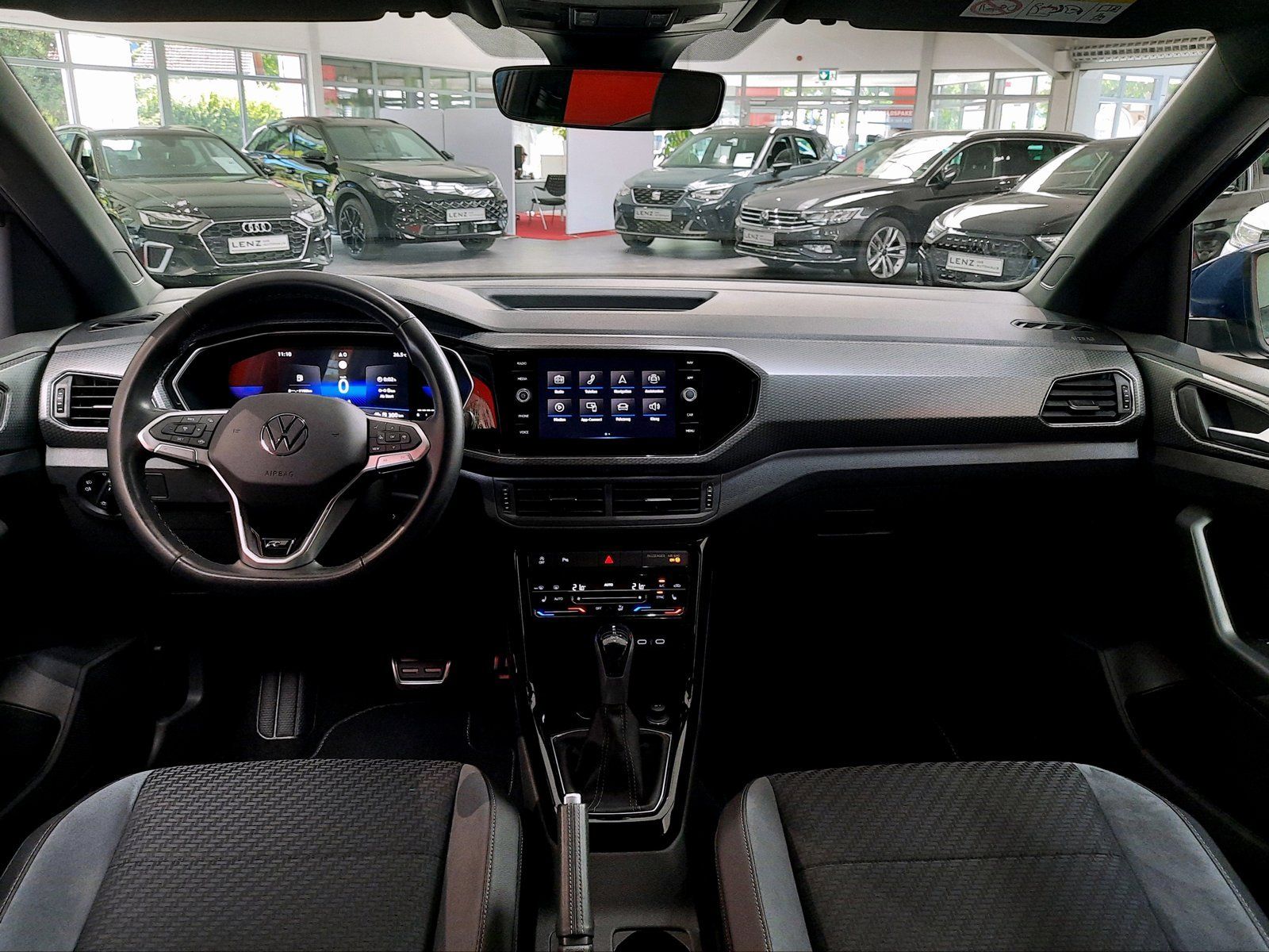 Fahrzeugabbildung Volkswagen Cross TSI DSG R-Line *Navi*Cam*LED*PDC*ACC*Sitzh