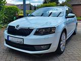 Skoda Octavia Kombi 2.0 TDI - JOY Sondermodell *NAVI - Skoda Octavia: Sondermodell