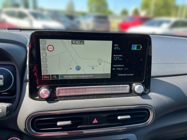 Fahrzeugabbildung Hyundai KONA Trend Elektro 2WD El. Panodach Navi Soundsy