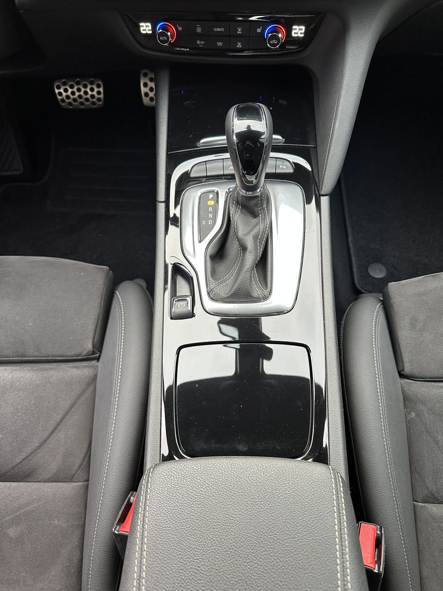 Fahrzeugabbildung Opel Insignia SpT 2.0 D Ultimate OPC+NAV+LED+AHK+20ZO