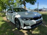 BMW 318i Sport Line/2,0/ TÜV Bis 12.26 - BMW 318 mit Benzin-Antrieb: Weiß, Leder