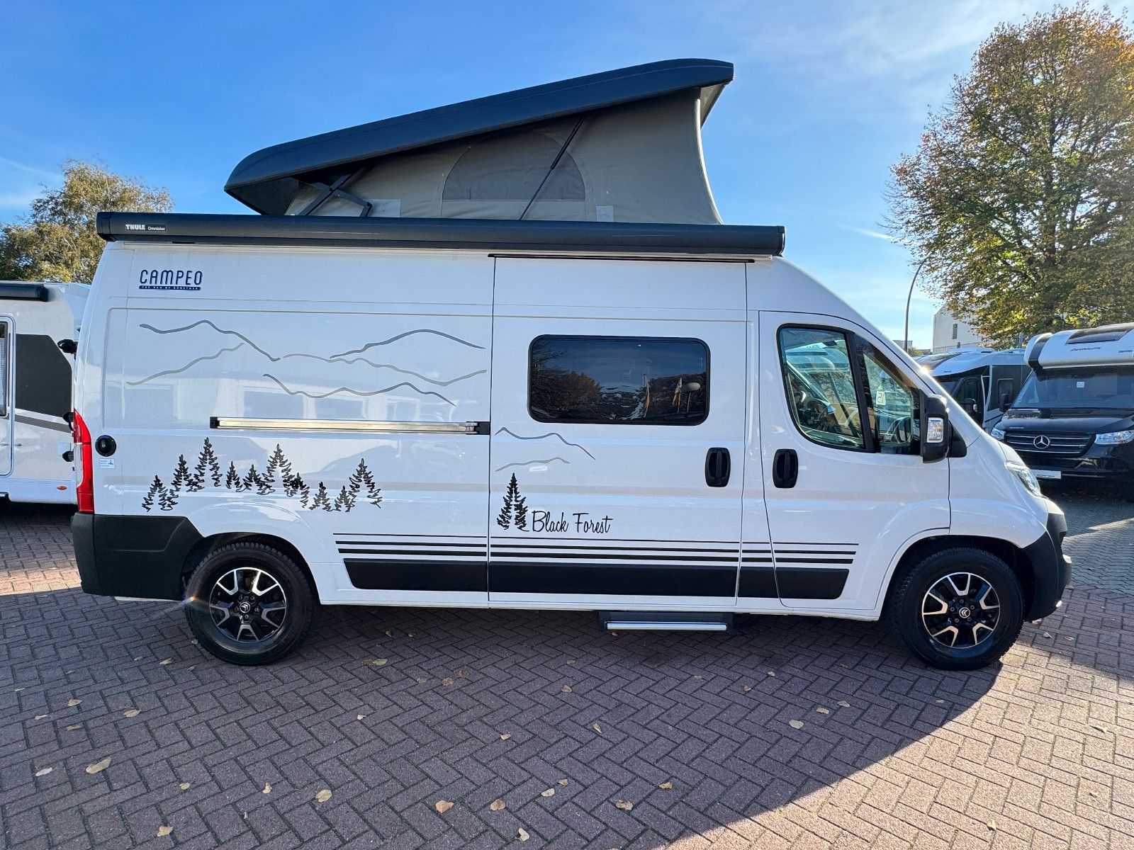 Fahrzeugabbildung Bürstner Campeo Black Forest C 600 AUFSTELLDACH SHZ NAVI+