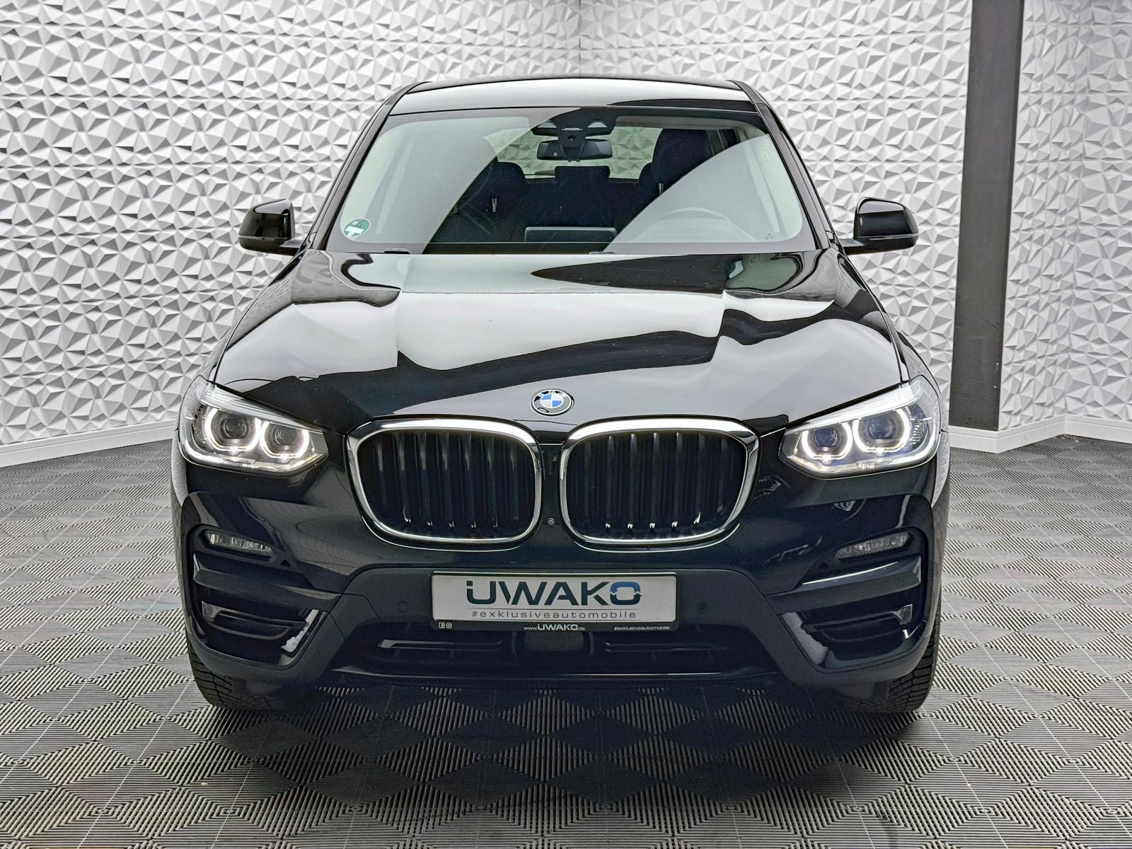 Fahrzeugabbildung BMW xDRIVE20i/ADVANTAGE/ACC/LED/LIVECP/HUD/KEYL/360°