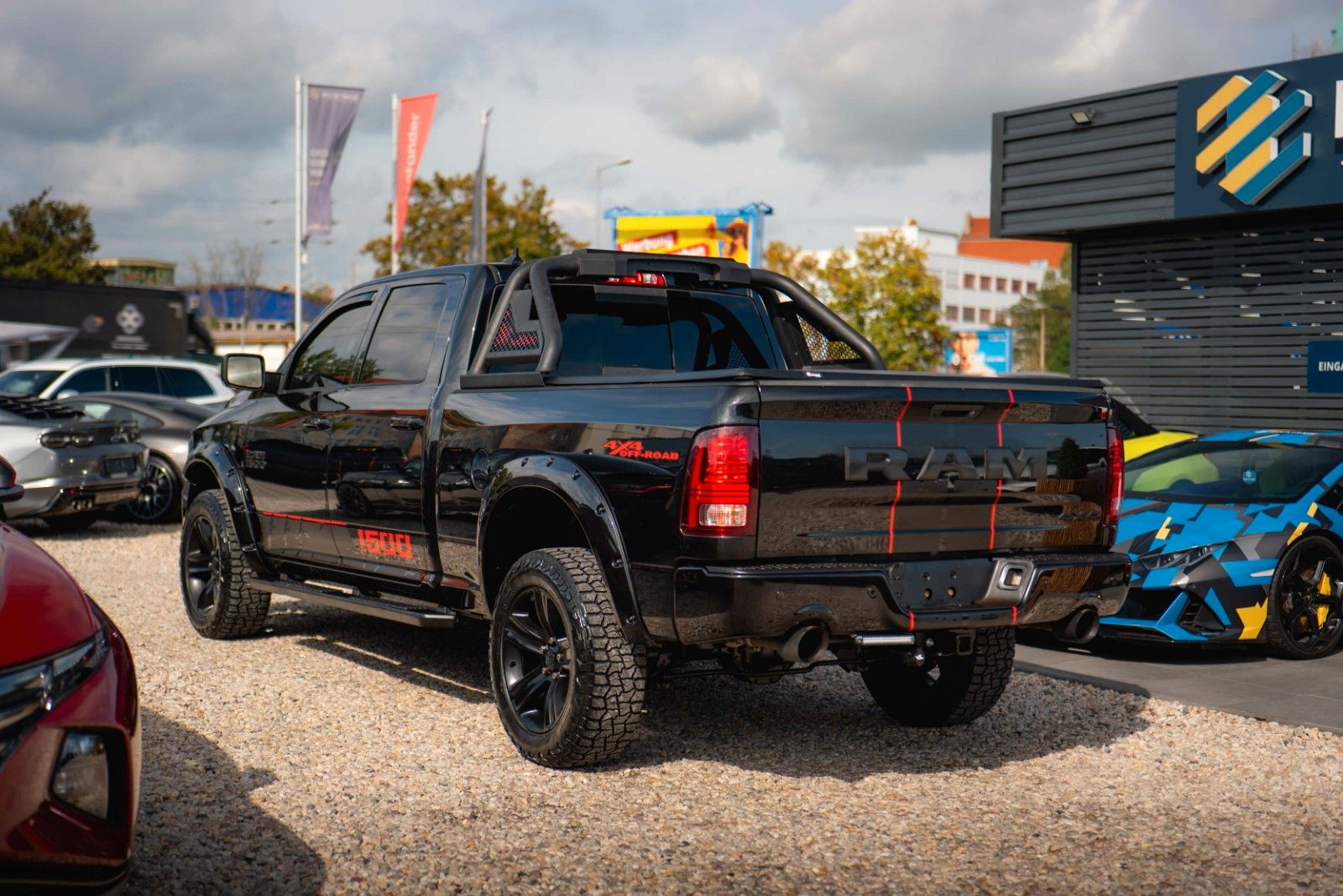 Fahrzeugabbildung Dodge RAM 5.7 V8 HEMI 4x4 OFFROAD Night-Paket LONGBED