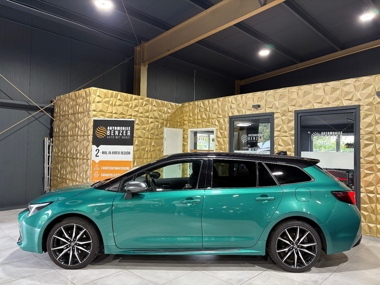 Fahrzeugabbildung Toyota Corolla Touring Sports 2.0 Hybrid GR Sport/APPLE