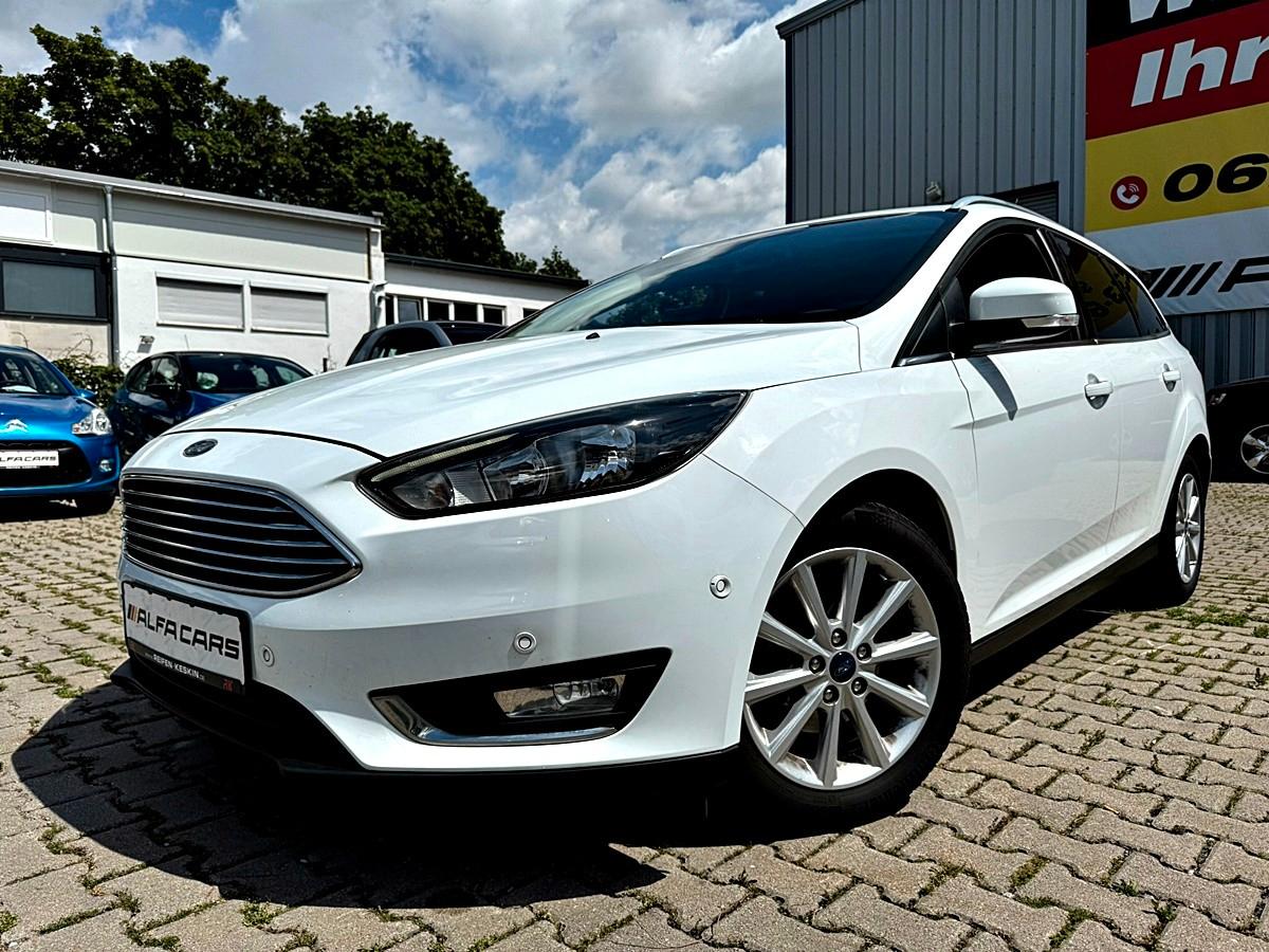 Ford Focus Turnier Titanium/VOLL SHEFT/NAVI/SHZ/PDC/