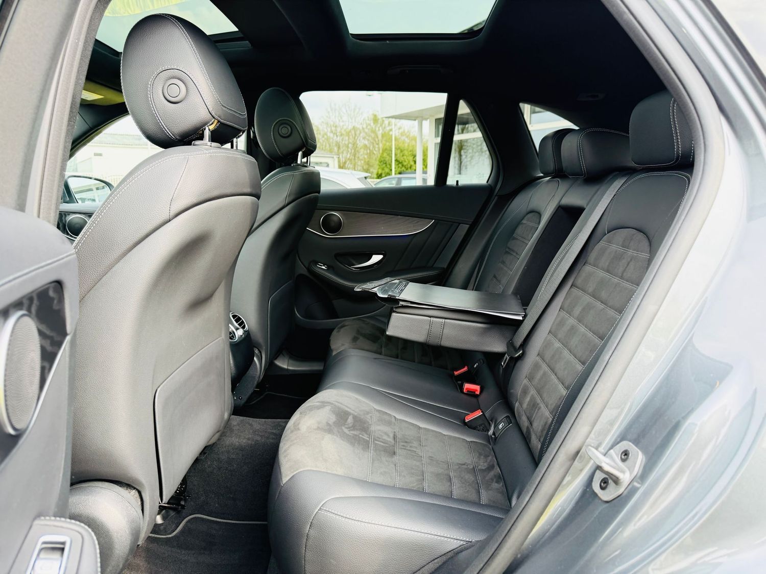 Fahrzeugabbildung Mercedes-Benz GLC 220 d 4M AMG, Panodach, AHK schw, PTS, RFK,