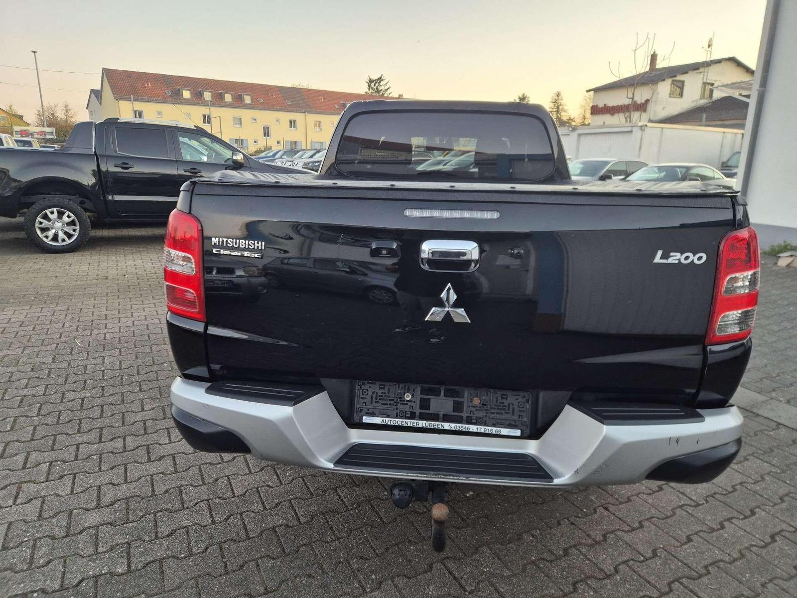 Mitsubishi L200 Plus Club Cab 4WD *AHK 3.0 To. / Top Optik*
