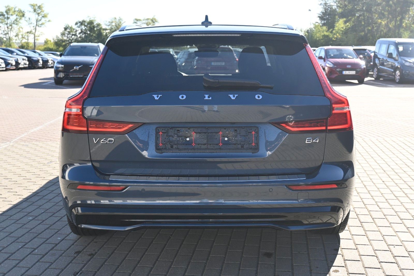 Fahrzeugabbildung Volvo V60 B4 Diesel Plus Dark*H&K*LED*360°*FSHZG*ACC