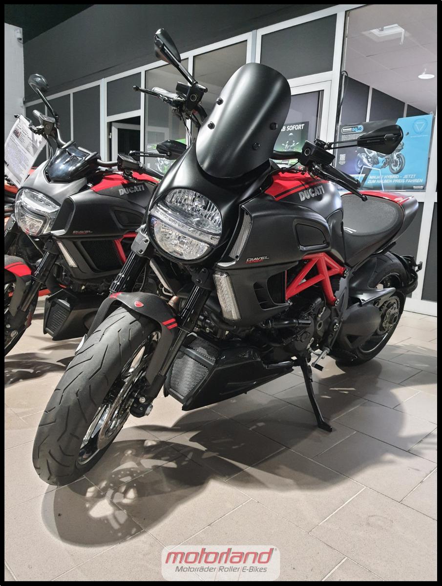 Ducati Diavel Carbon /  1.Hand
