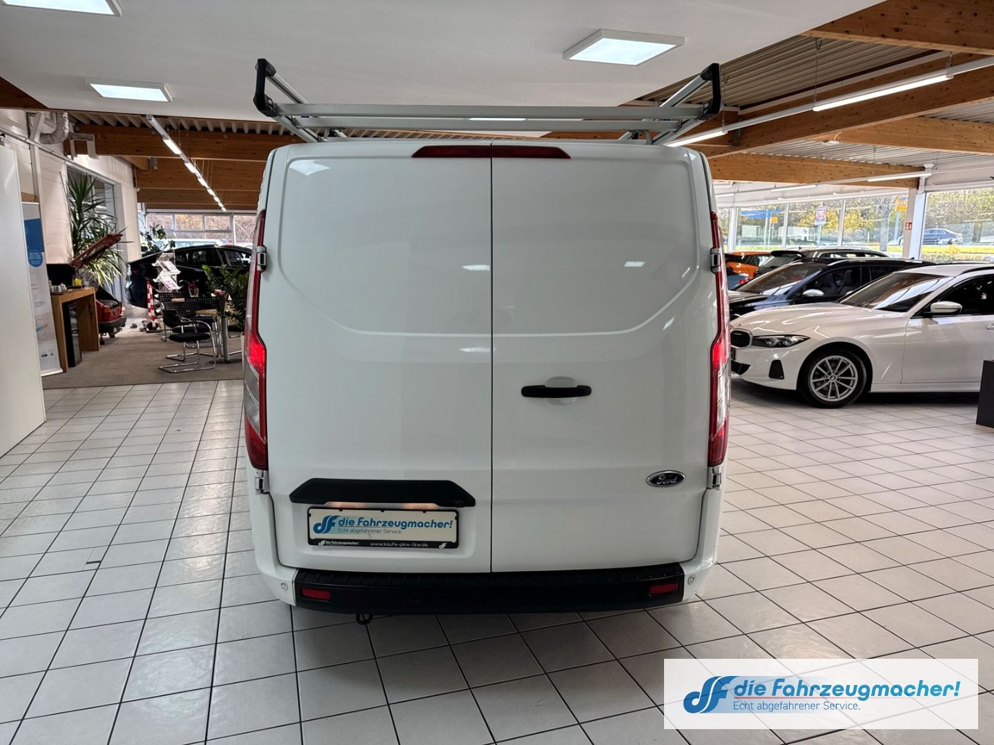 Fahrzeugabbildung Ford Transit Custom Werkstatt 340 L2 Trend Navi Apple