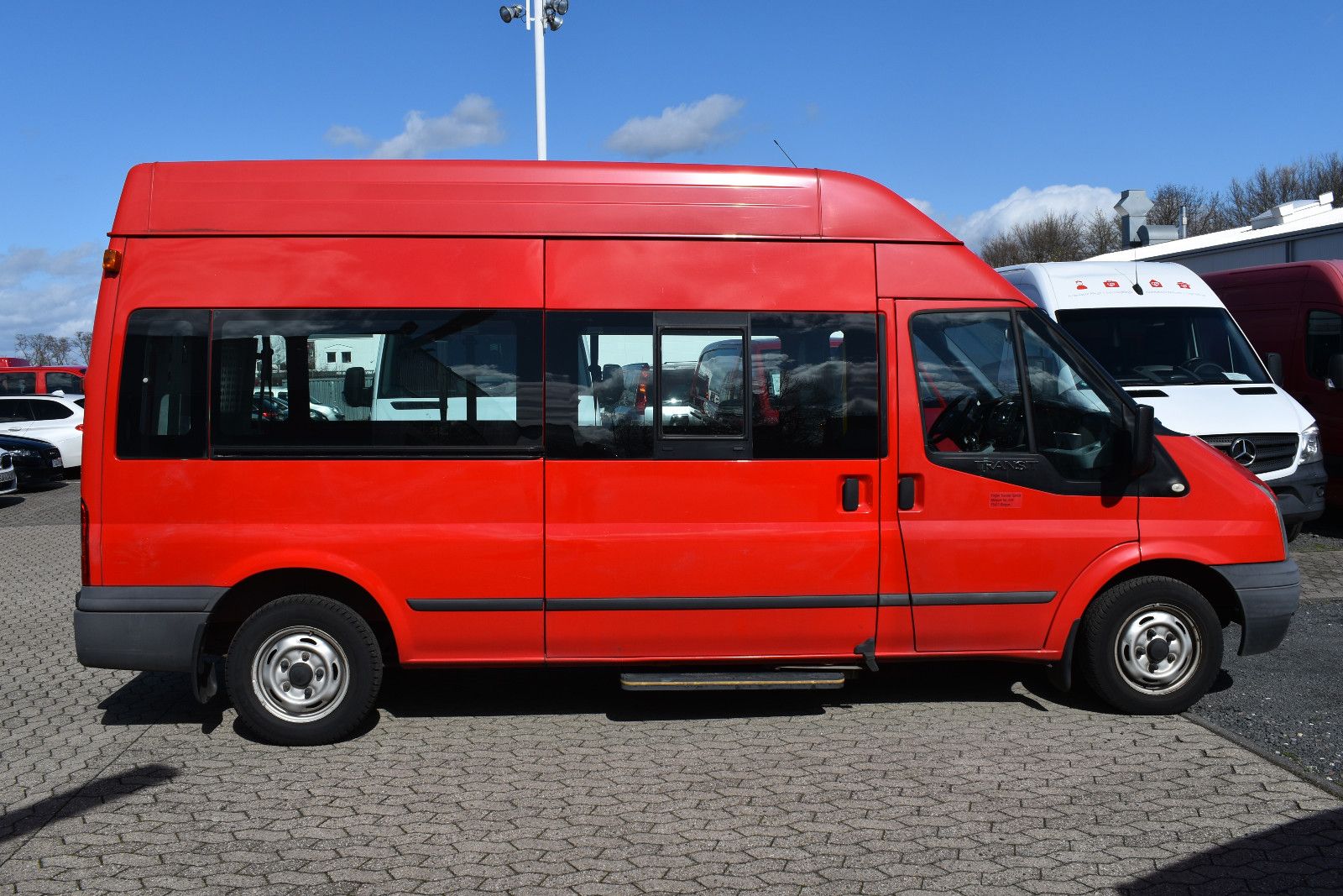 Fahrzeugabbildung Ford Transit Kombi FT 300 L Behindertengerecht #1399
