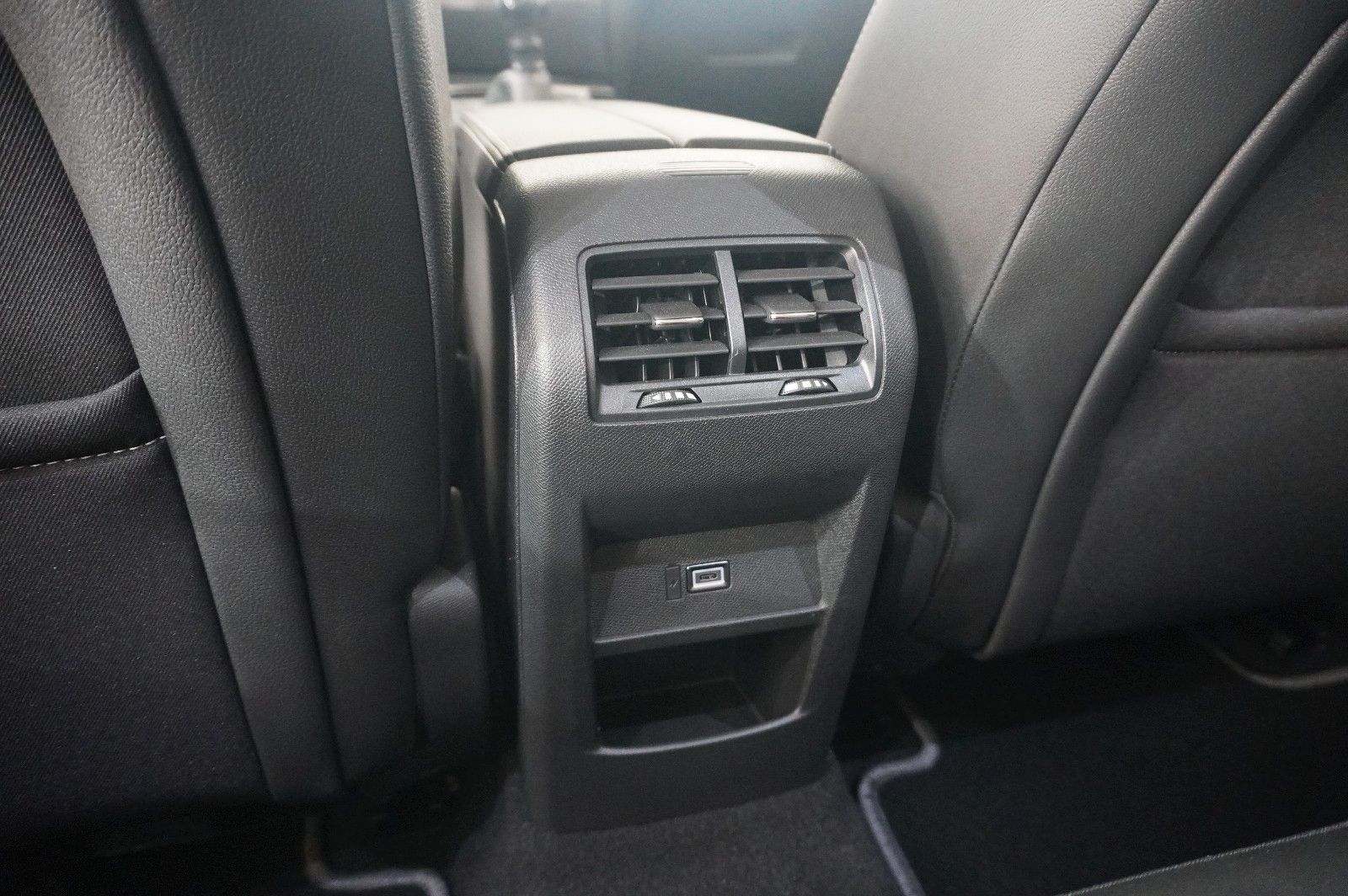 Fahrzeugabbildung Opel Astra L Lim. 1.2T ELEGANCE NAVI/LED/KAMERA/DAB+
