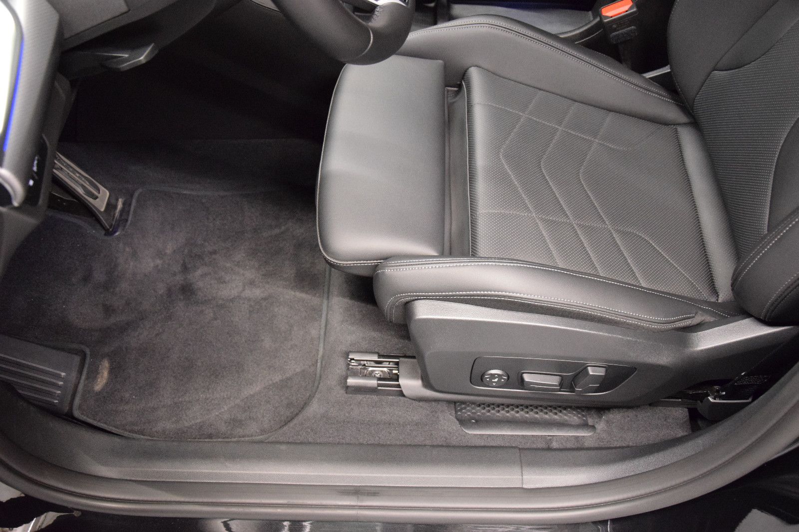 Fahrzeugabbildung BMW X1 sDrive 20 i Steptr. M Sport ACC Memory Leder