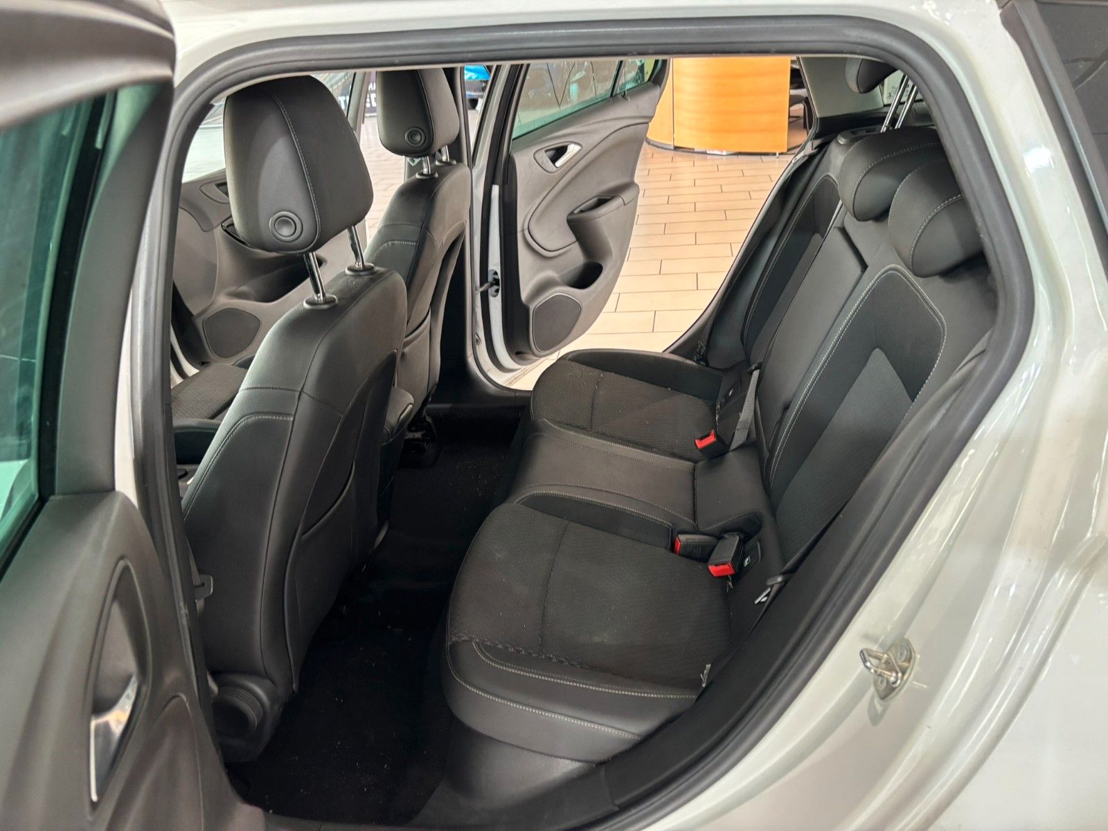 Fahrzeugabbildung Opel Astra ST 1.4T INNOVATION NAVI/KAMERA/SHZ/MATRIX