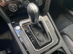 Fahrzeugabbildung Volkswagen Passat Variant 2.0 TDI DSG HUD Pano 360° LED ACC
